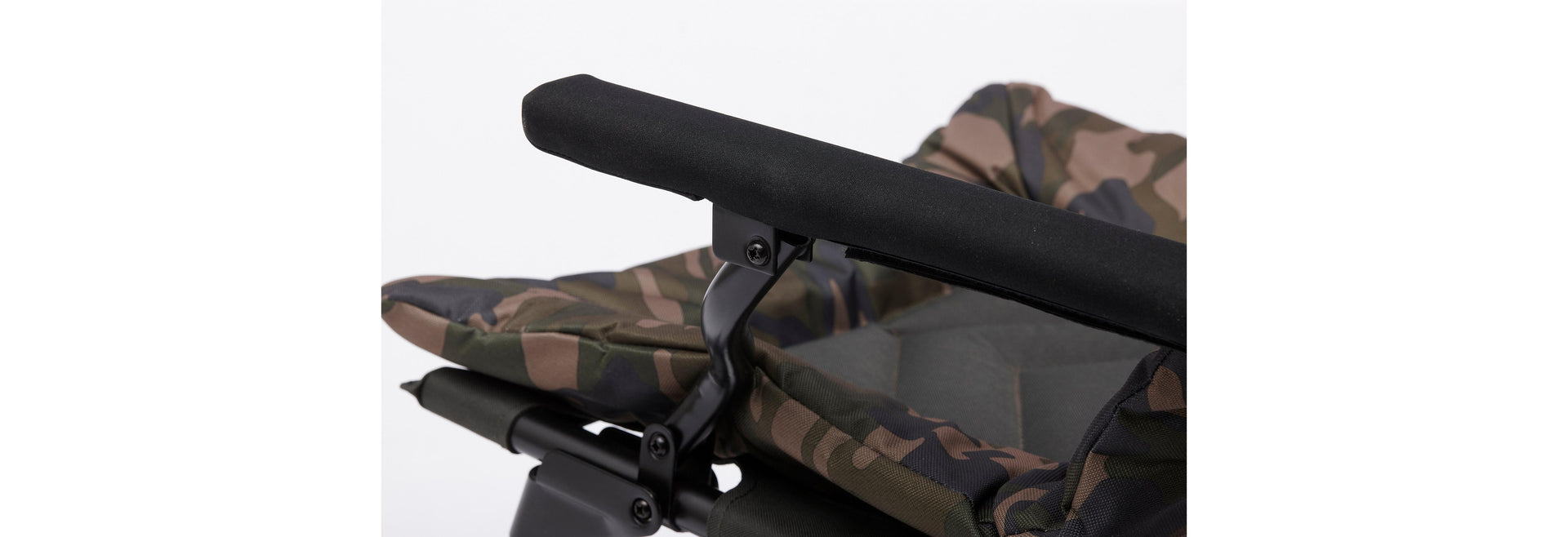 Avenger Comfort Camo Arm Chair and Cover